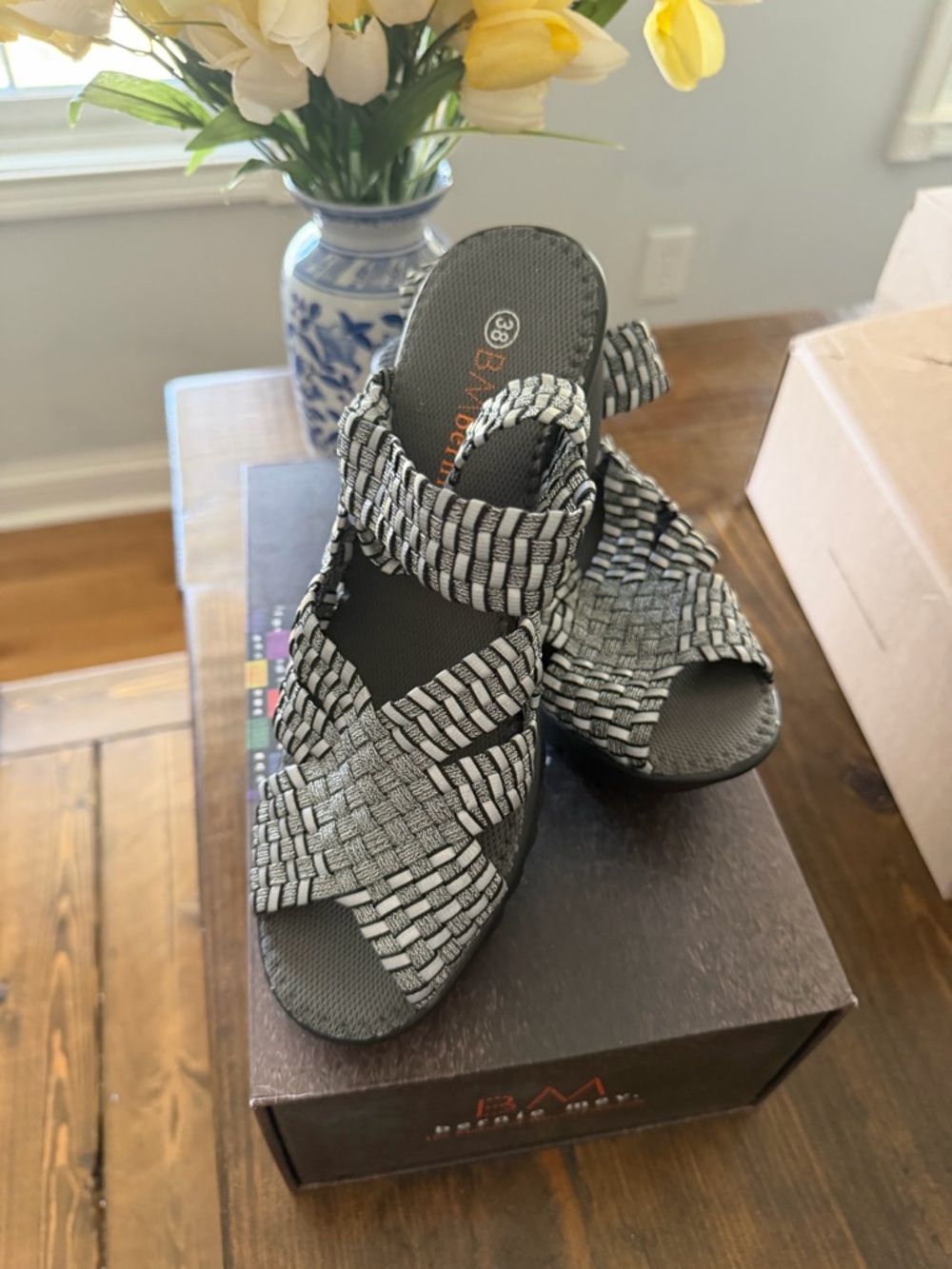 bernie mev. Black & Gray Woven Stretch Sandals - Cross Strap Comfort
